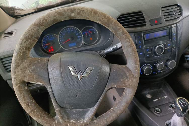 Used Wuling Hongguang 2014 1.5L S Standard Version Steering Wheel