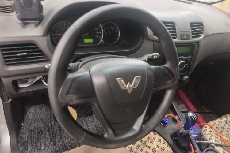 Used Wuling Hongguang 2014 1.2L Standard Model China IV Steering Wheel