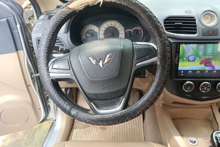 Used Wuling Hongguang 2014 1.5L S Comfort Model Steering Wheel