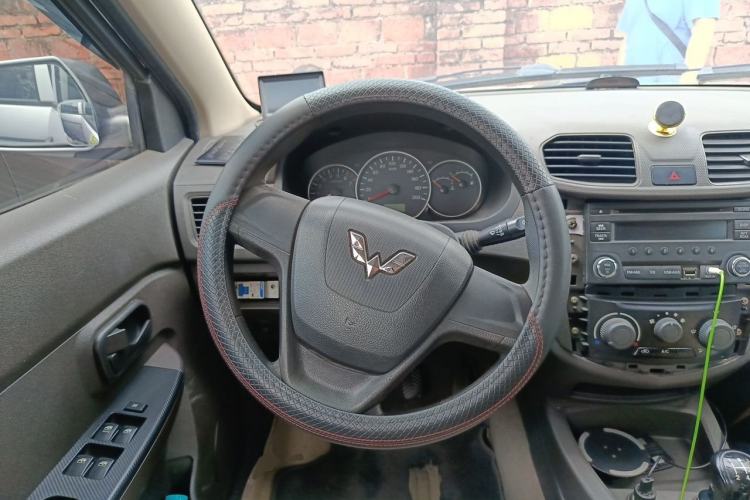 Used Wuling Hongguang 2014 1.5L Standard Version Steering Wheel