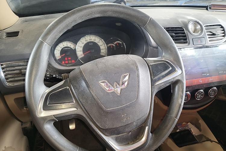 Used Wuling Hongguang 2014 1.2L S Comfort Model China IV Steering Wheel