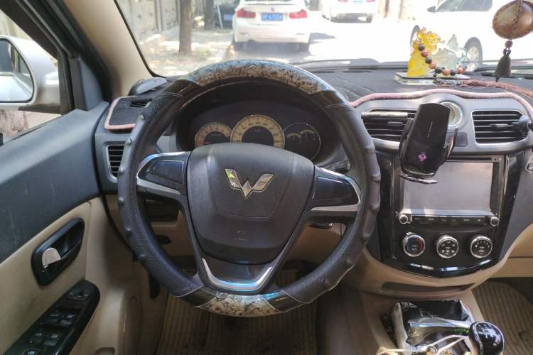 Used Wuling Hongguang 2014 1.5L S Comfort Model Steering Wheel