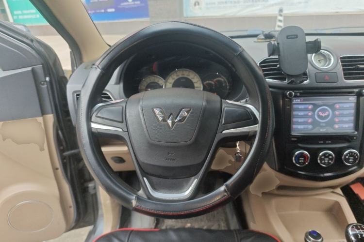Used Wuling Hongguang 2014 1.5L S Comfort Model Steering Wheel