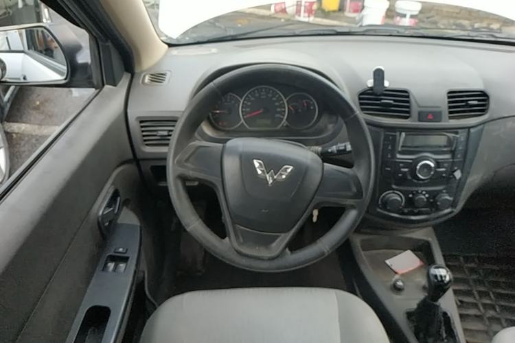 Used Wuling Hongguang 2014 1.2L Base Model China IV Steering Wheel