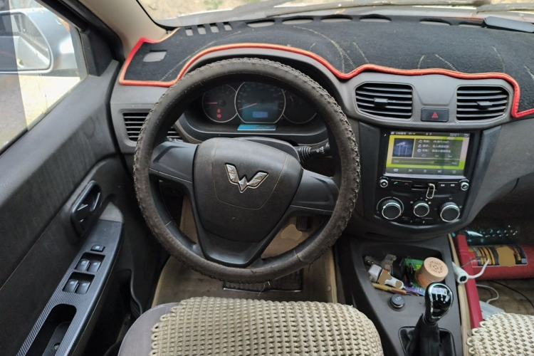 Used Wuling Hongguang 2014 1.5L S Standard Version Steering Wheel