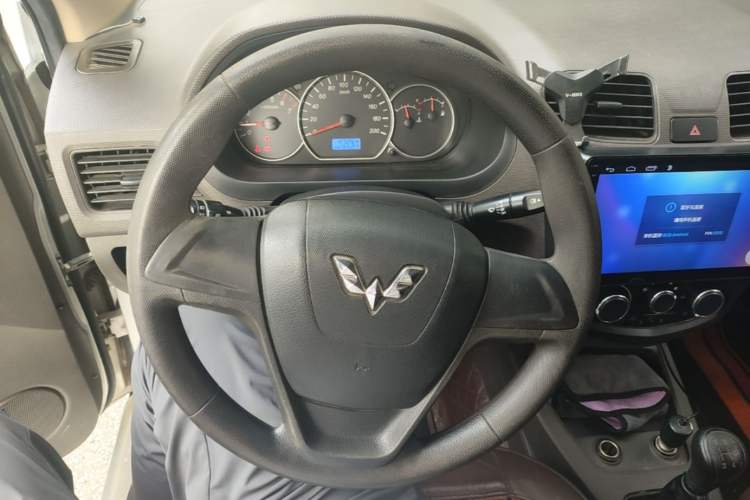 Used Wuling Hongguang 2014 1.5L S Standard Version Steering Wheel