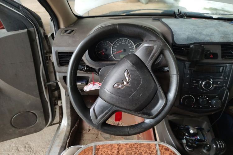 Used Wuling Hongguang 2014 1.5L Standard Version Steering Wheel