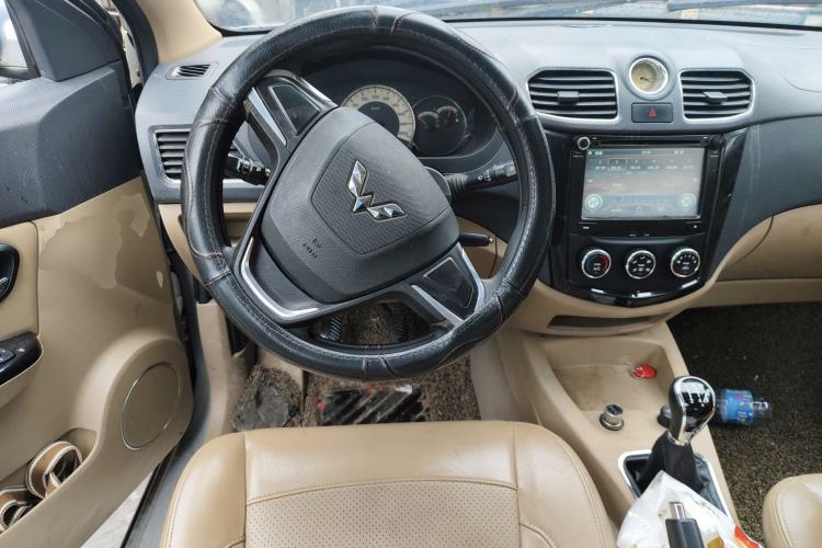 Used Wuling Hongguang 2014 1.2L S Standard Version China IV Standard Steering Wheel