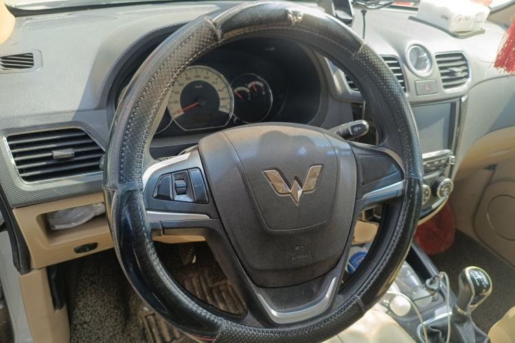 Used Wuling Hongguang 2014 1.5L S Luxury Model Steering Wheel