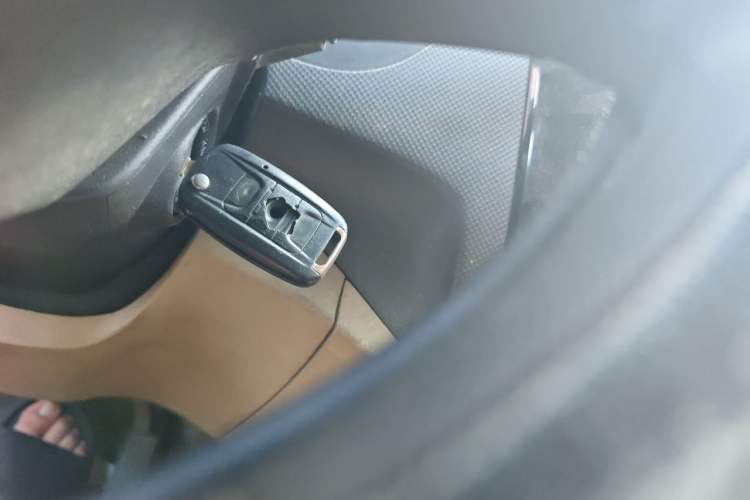 Used Wuling Hongguang 2014 1.5L S Luxury Model Vehicle Key