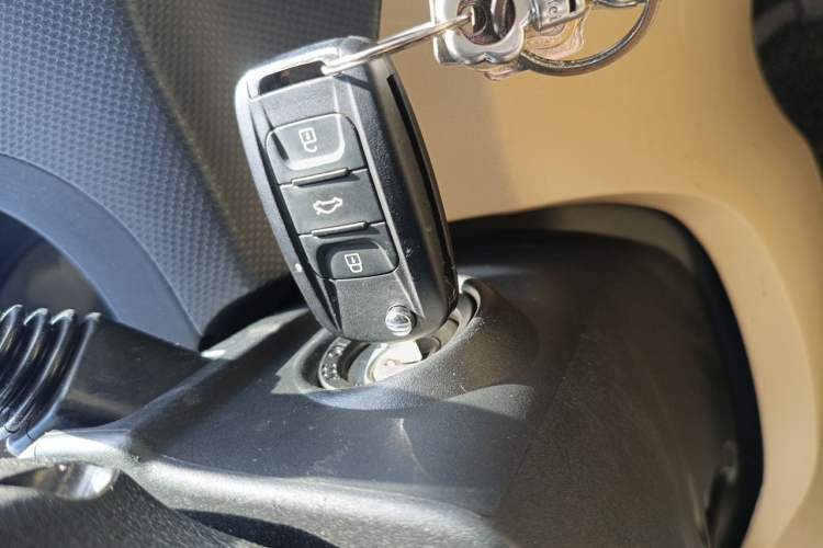 Used Wuling Hongguang 2014 1.5L S Luxury Model Vehicle Key