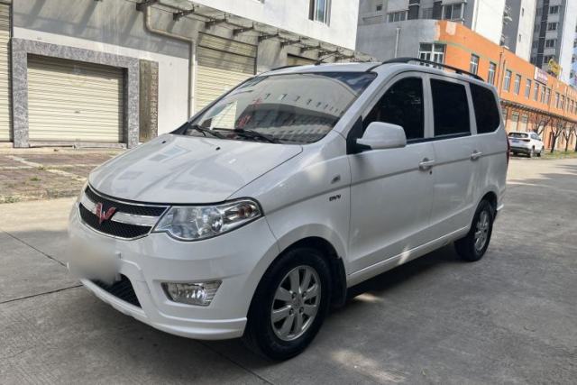 Ojetý Wuling Hongguang 2014 1.5L S Standard Version