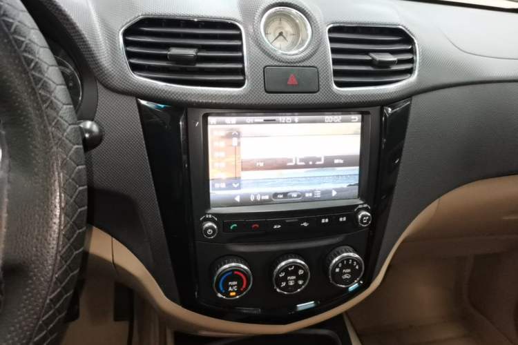 Used Wuling Hongguang 2014 1.5L S Luxury Model Audio And AC Panel