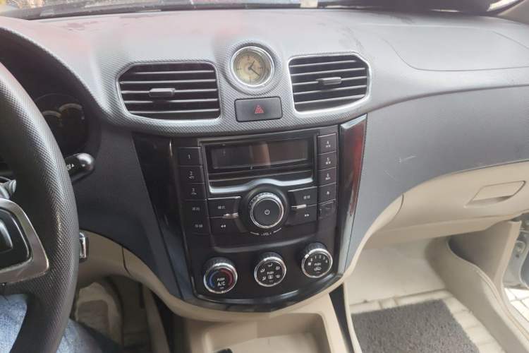 Used Wuling Hongguang 2014 1.5L S Comfort Model Audio And AC Panel