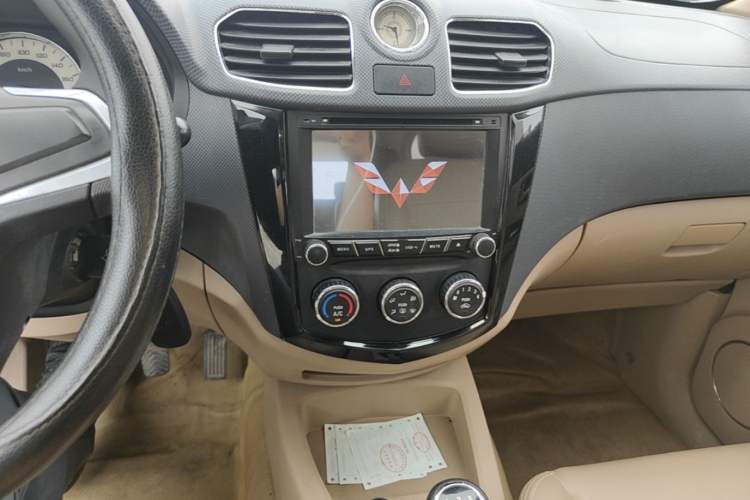 Used Wuling Hongguang 2014 1.5L S Standard Version Audio And AC Panel