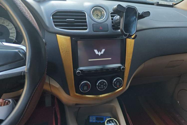 Used Wuling Hongguang 2014 1.5L S Comfort Model Audio And AC Panel