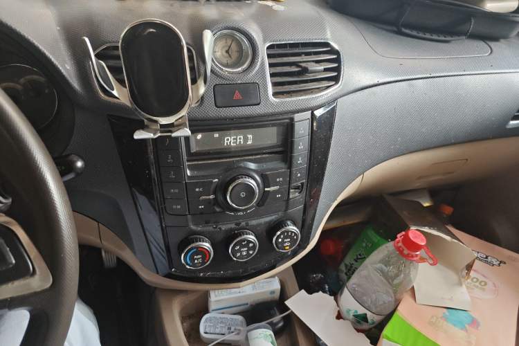 Used Wuling Hongguang 2014 1.2L S Comfort Model China IV Audio And AC Panel