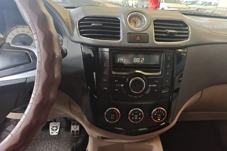 Used Wuling Hongguang 2014 1.5L S Comfort Model Audio And AC Panel