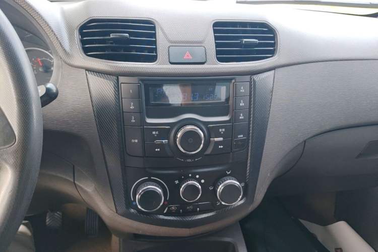 Used Wuling Hongguang 2014 1.5L S Standard Version Audio And AC Panel