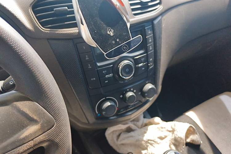Used Wuling Hongguang 2014 1.5L Base Version Audio And AC Panel