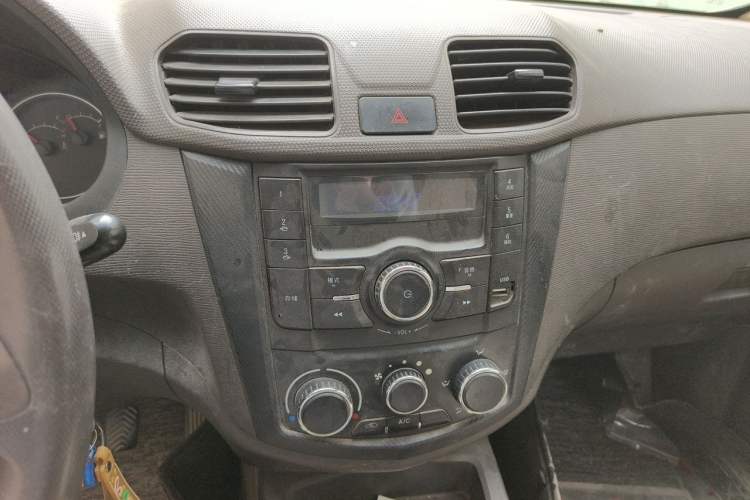 Used Wuling Hongguang 2014 1.5L S Standard Version Audio And AC Panel