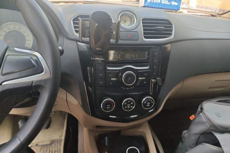 Used Wuling Hongguang 2014 1.5L S Comfort Model Audio And AC Panel
