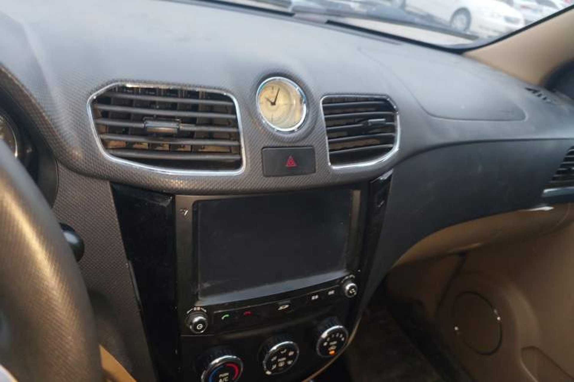 Used Wuling Hongguang 2014 1.5L S Automatic Luxury Model Audio And AC Panel