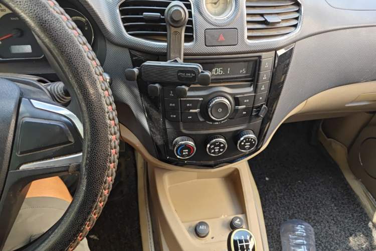 Used Wuling Hongguang 2014 1.5L S Comfort Model Audio And AC Panel