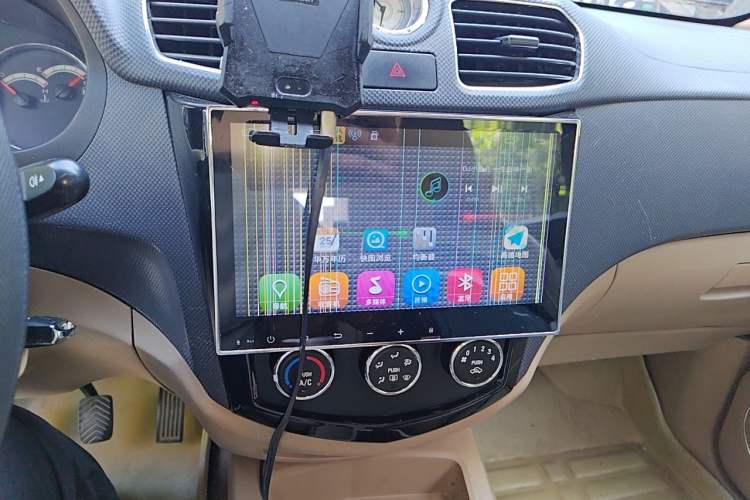 Used Wuling Hongguang 2014 1.5L S Comfort Model Audio And AC Panel
