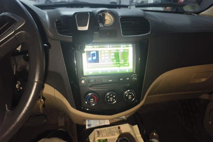 Used Wuling Hongguang 2014 1.5L S Automatic Luxury Model Audio And AC Panel