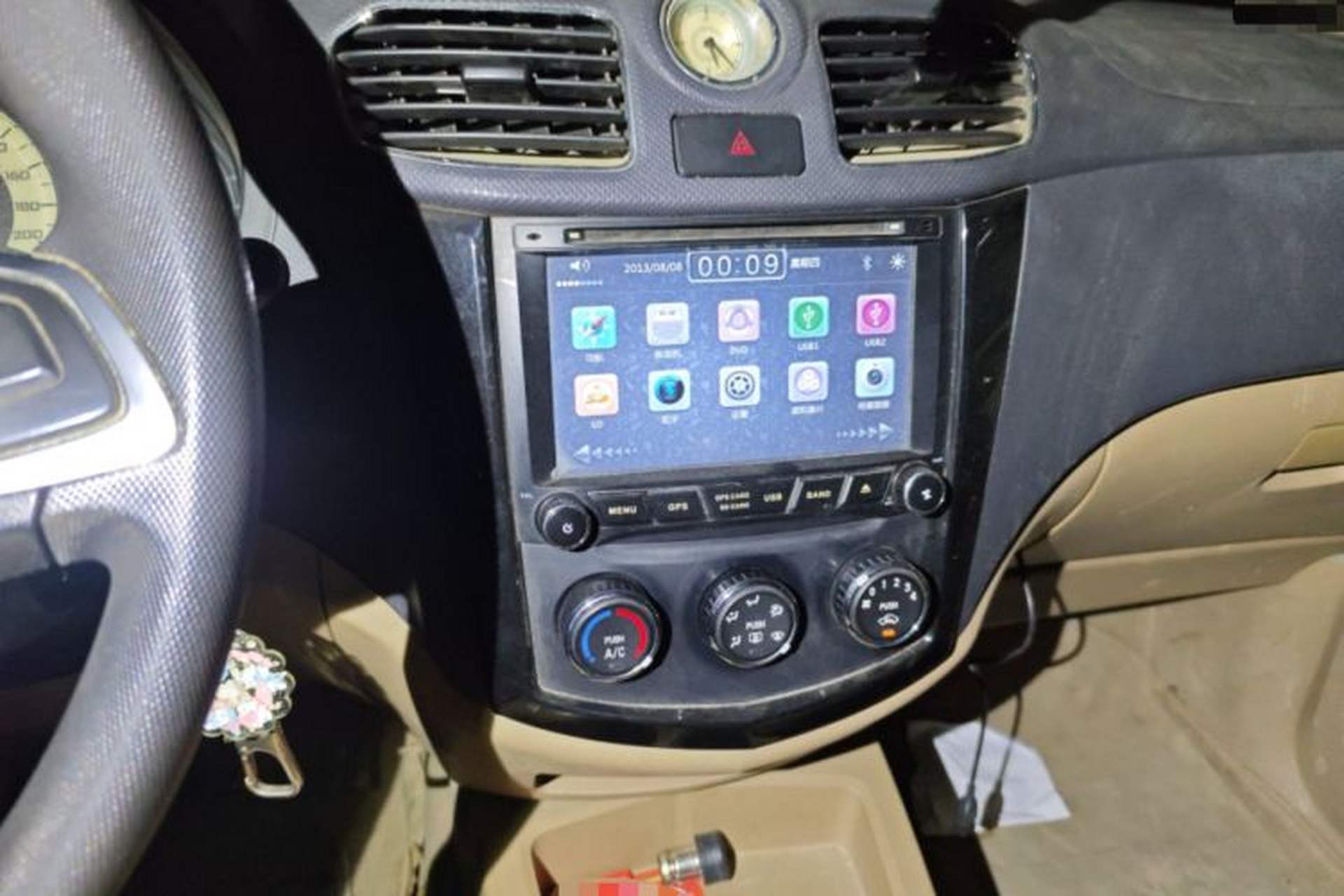 Used Wuling Hongguang 2014 1.2L S Comfort Model China IV Audio And AC Panel