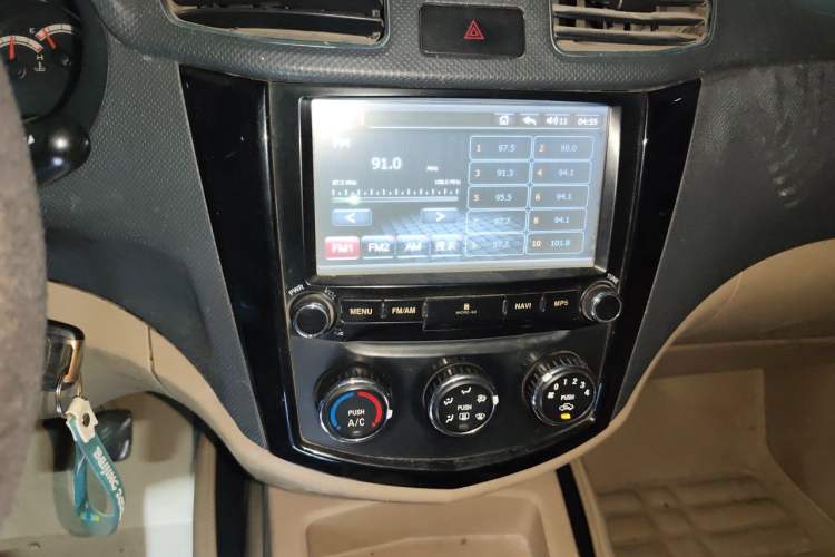 Used Wuling Hongguang 2014 1.5L S Comfort Model Audio And AC Panel