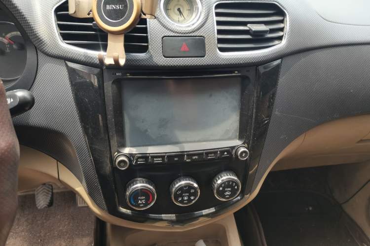 Used Wuling Hongguang 2014 1.5L S Comfort Model Audio And AC Panel