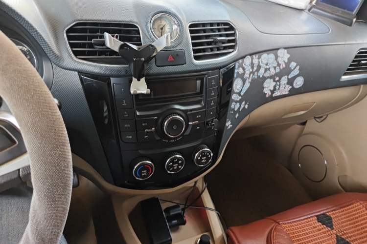 Used Wuling Hongguang 2014 1.2L S Comfort Model China IV Audio And AC Panel