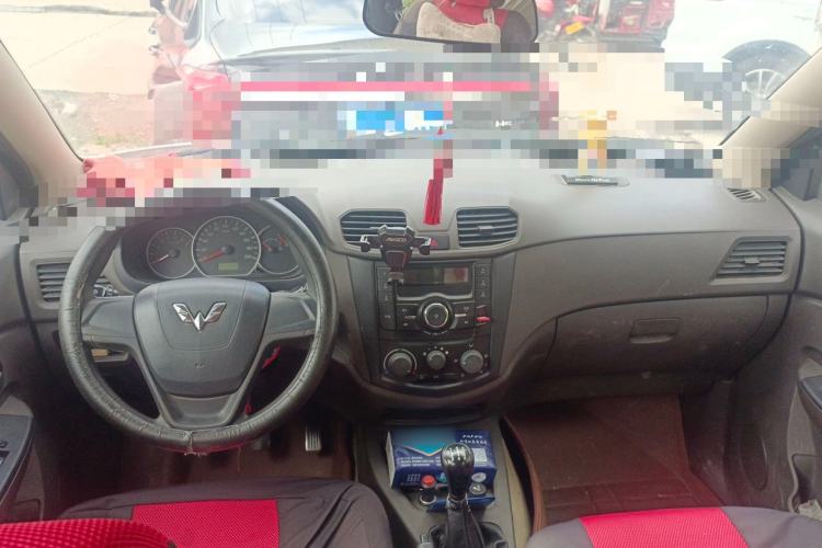 Used Wuling Hongguang 2014 1.2L Base Model China IV Center Console