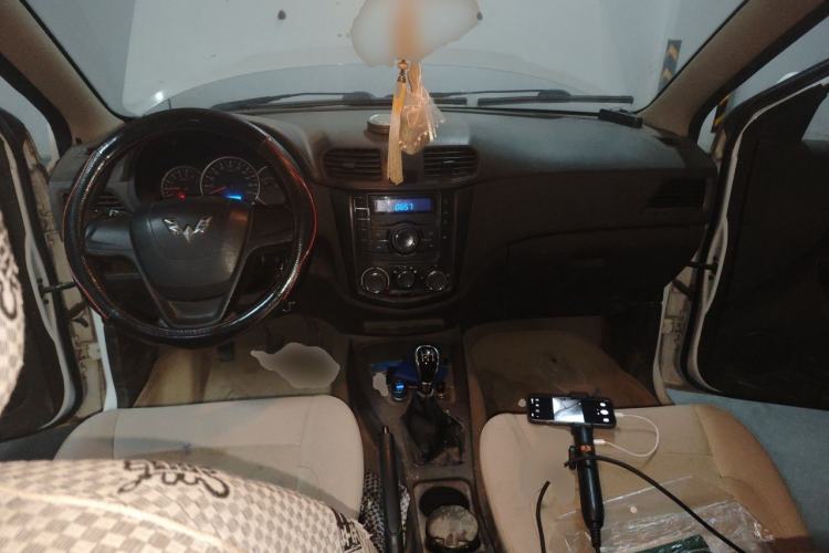 Used Wuling Hongguang 2014 1.5L S Standard Version Center Console