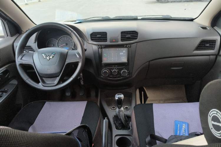 Used Wuling Hongguang 2014 1.5L S Standard Version Center Console