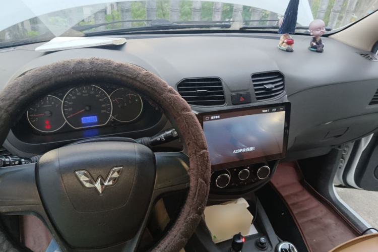 Used Wuling Hongguang 2014 1.5L S Standard Version Center Console