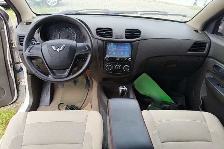 Used Wuling Hongguang 2014 1.5L S Standard Version Center Console