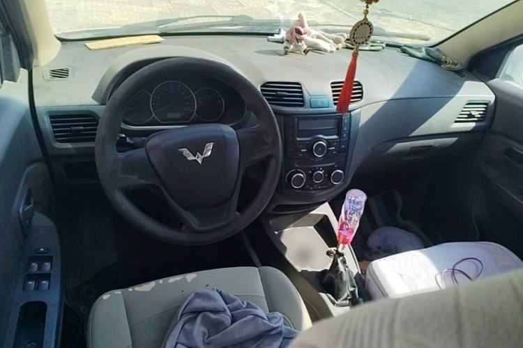 Used Wuling Hongguang 2014 1.5L S Standard Version Center Console