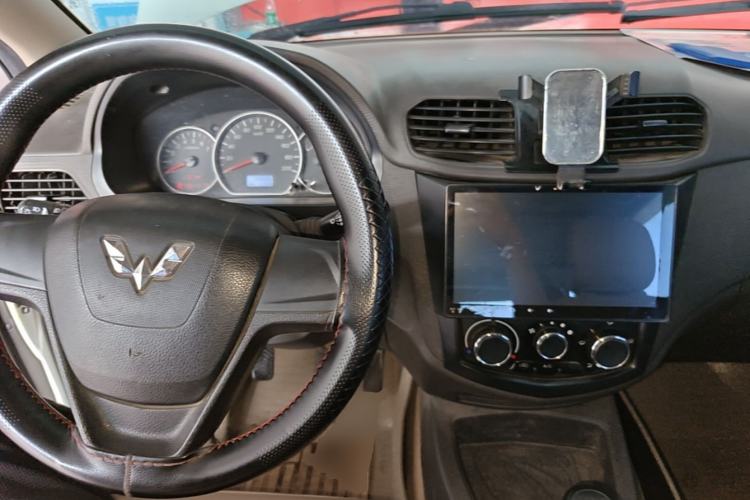 Used Wuling Hongguang 2014 1.5L S Standard Version Center Console
