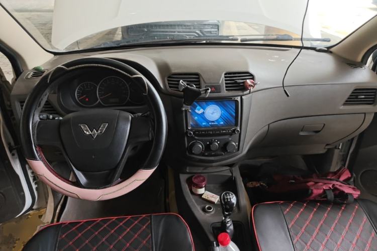 Used Wuling Hongguang 2014 1.5L S Luxury Model Center Console