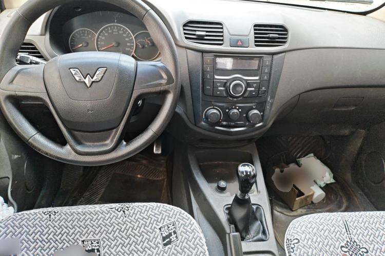 Used Wuling Hongguang 2014 1.2L Base Model China IV Center Console