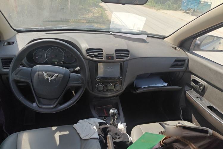 Used Wuling Hongguang 2014 1.2L Base Model China IV Center Console