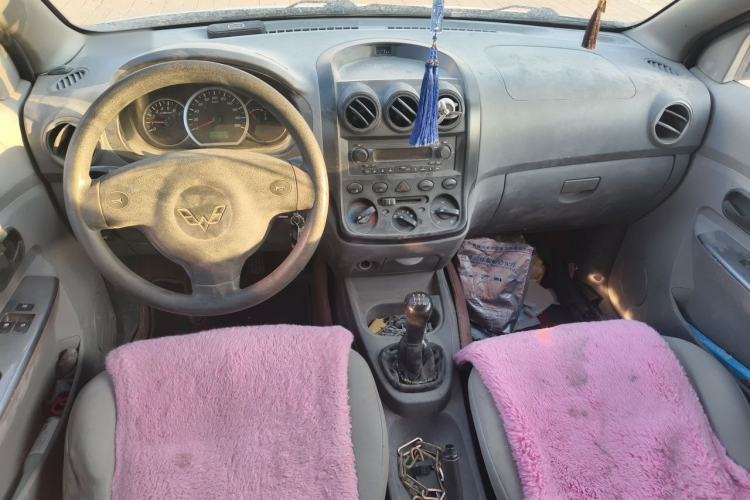 Used Wuling Hongguang 2014 1.2L Base Model China IV Center Console