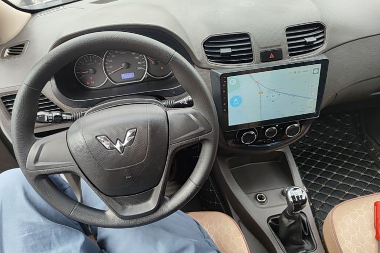 Used Wuling Hongguang 2014 1.5L S Standard Version Center Console