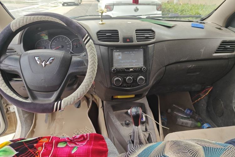 Used Wuling Hongguang 2014 1.5L S Standard Version Center Console
