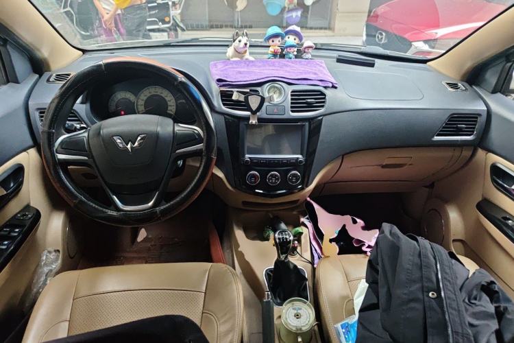 Used Wuling Hongguang 2014 1.2L S Standard Version China IV Standard Center Console
