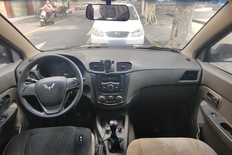 Used Wuling Hongguang 2014 1.2L Base Model China IV Center Console