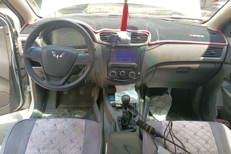 Used Wuling Hongguang 2014 1.5L S Standard Version Center Console